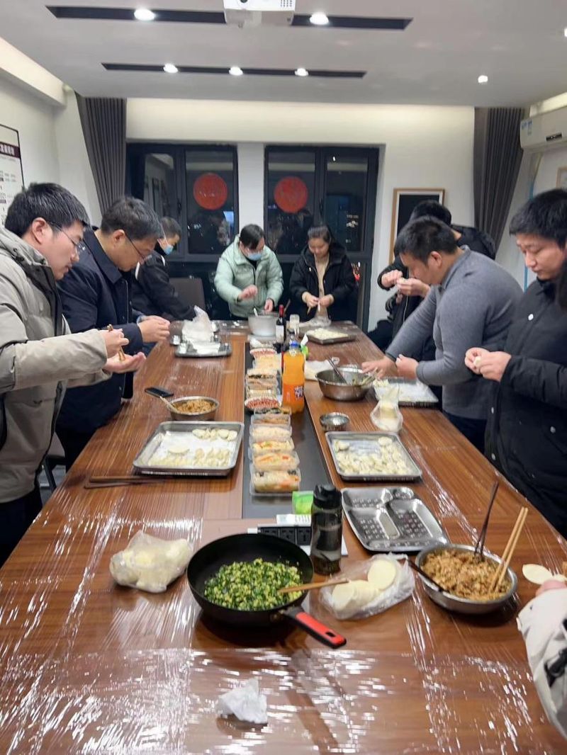 通達(dá)軟件公司組織開展“情暖冬至，餃香飄逸”冬至包餃子活動(dòng)